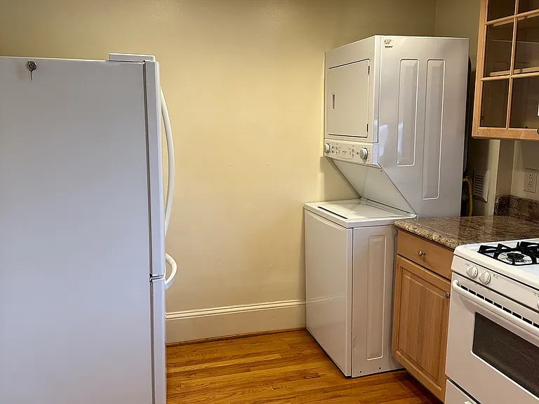 710 Jackson St — Photo 8