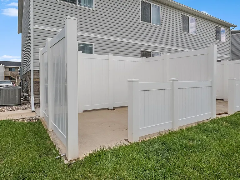 110 Parkview Ct — Photo 52