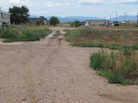 Exterior Neighborhood (street photo)