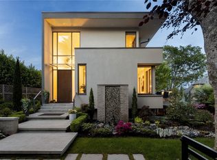 2816 Burdick Ave, Oak Bay, BC V8R 3M2