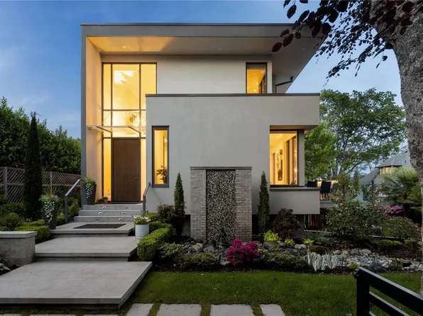 2816 Burdick Ave, Oak Bay, BC V8R 3M2