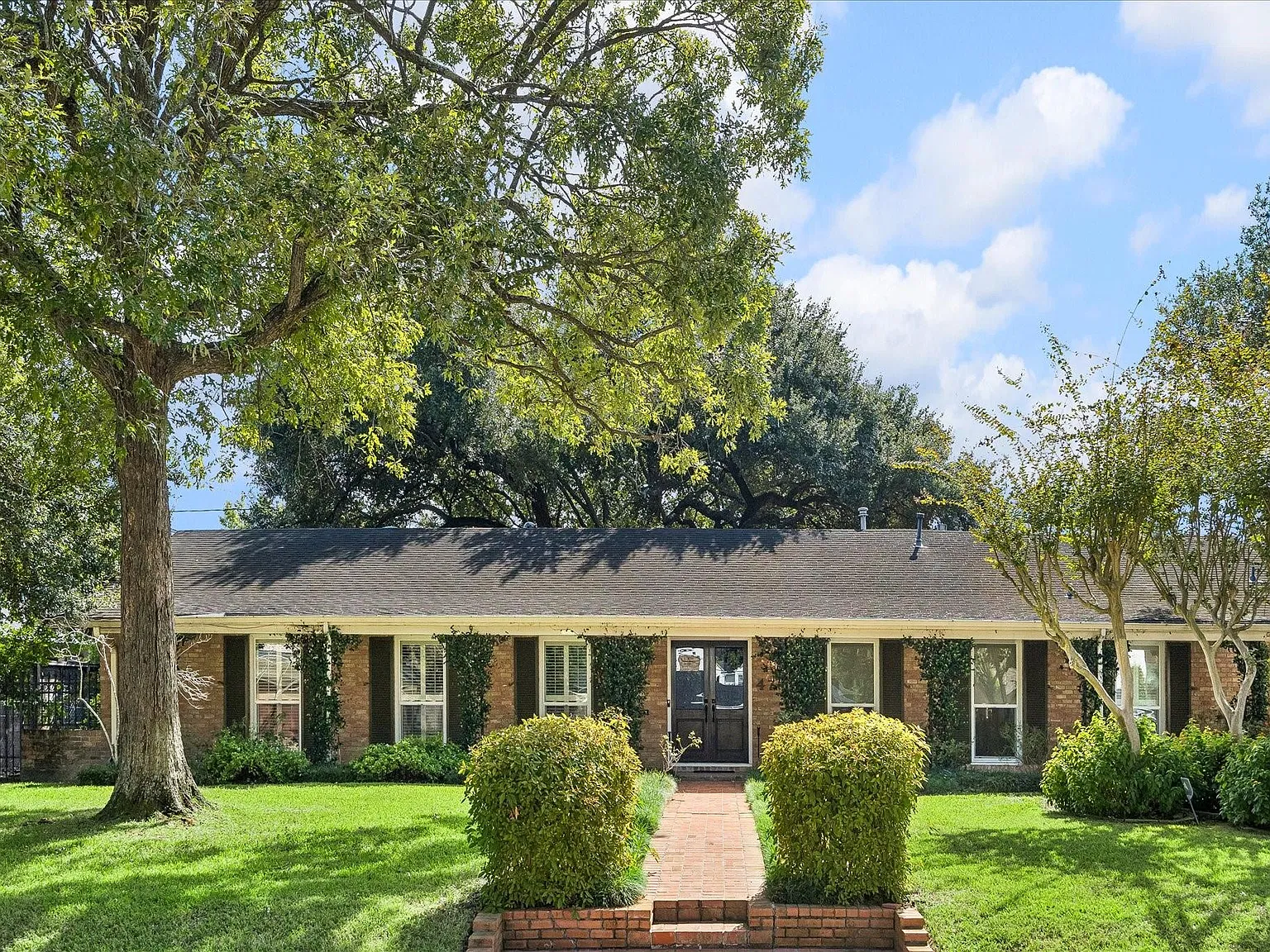 3 bed, 2.5 bath, 2609 sqft, $6,000 — Photo 2