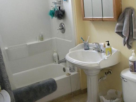 4th image of 2712 W Evergreen Ave APT 2R