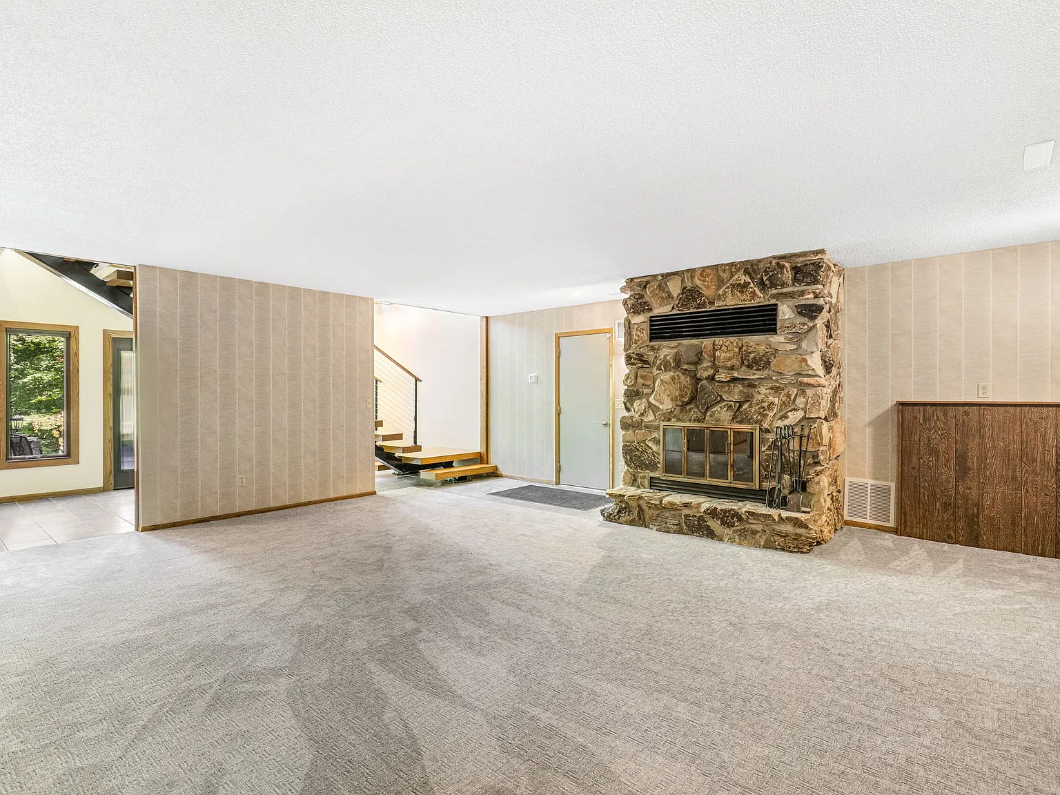 1501 Twin Springs Rd — Photo 3