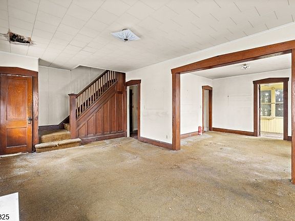 4th image of 520 Rutherford Ave