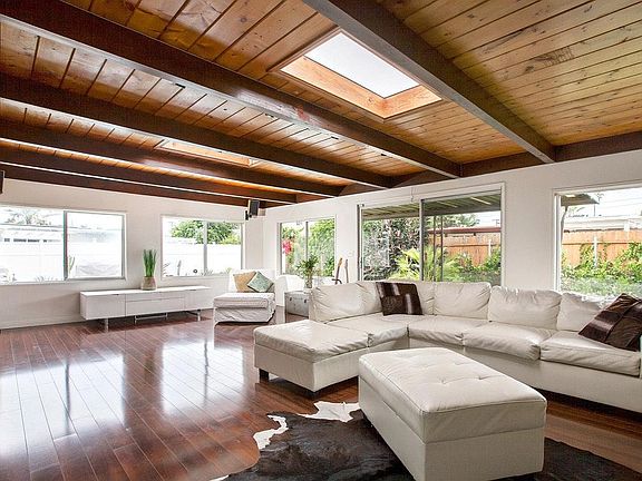 MASSIVE Family Room - Great for Entertaining