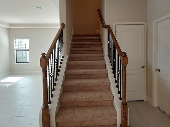 Stairway 6 Bedroom Home_10262022