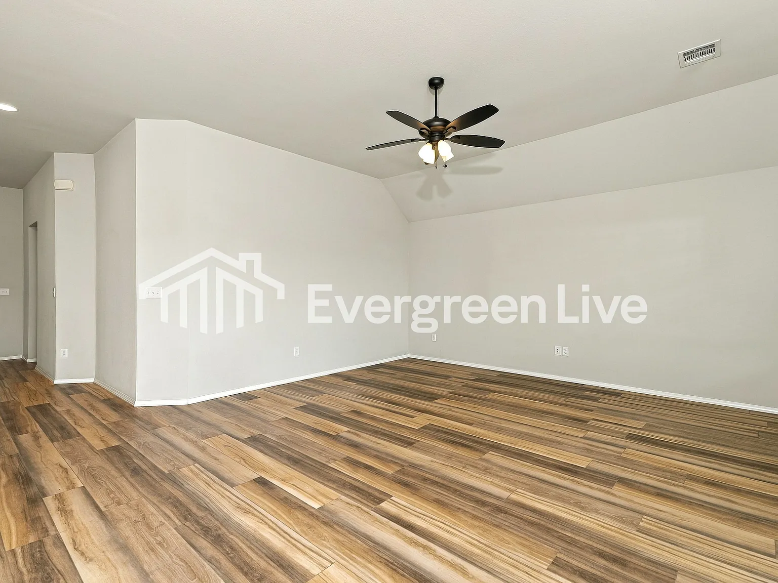 4 bed, 2.0 bath, 1805 sqft, $1,895 — Photo 3