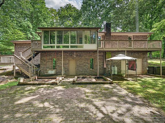 3rd image of 90 Owl Hollow Ln