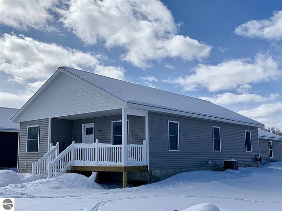 3rd image of 820 Sienna St #40