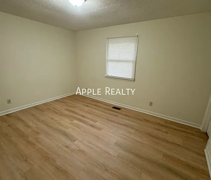 925 Fleming Dr — Photo 12