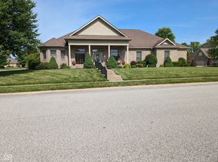 3975 Arrowwood Dr, Columbus, IN 47203