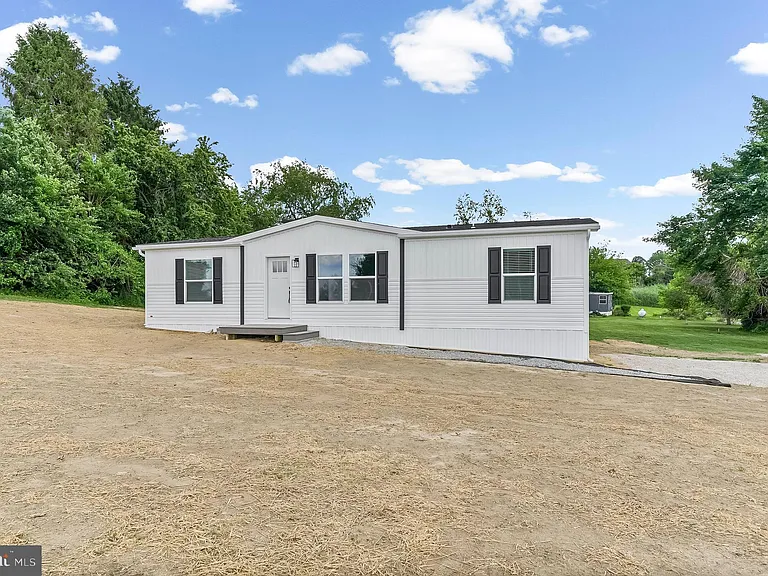 328 Line Rd — Photo 1