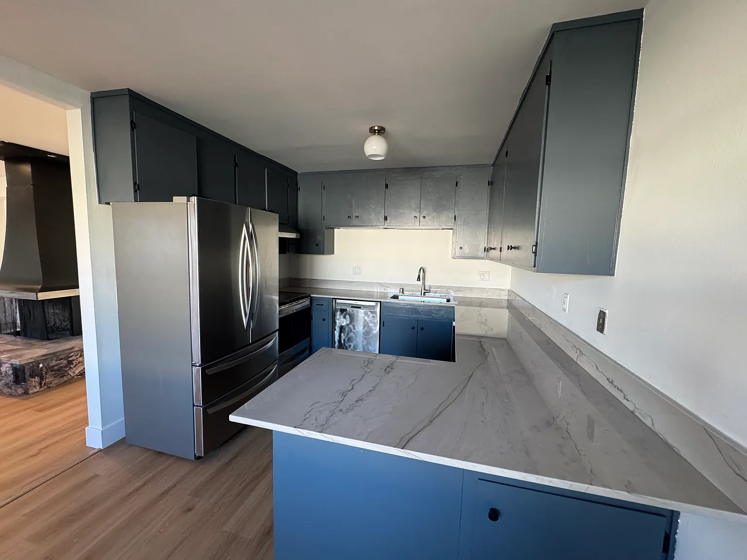 2 bed, 1060 sqft, $3,400 — Photo 4