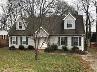 314 N 3rd Ave, Mayodan, NC 27027