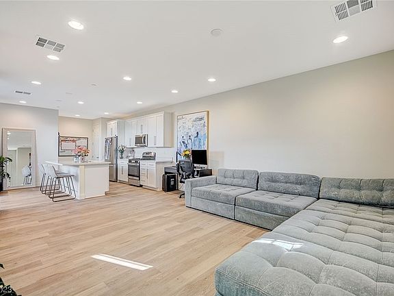 3rd image of 796 Cottonwood Hill Pl