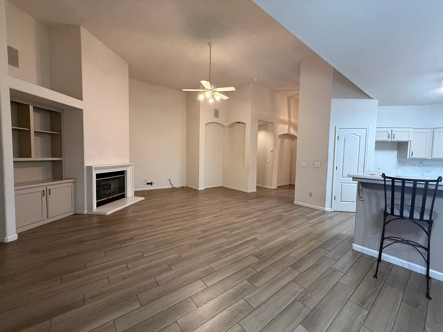 4 bed, 1923 sqft, $2,795 — Photo 4
