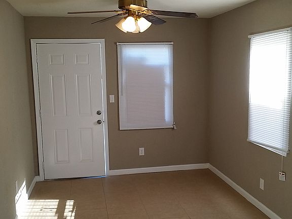 4th image of 10829 Weigand Ave