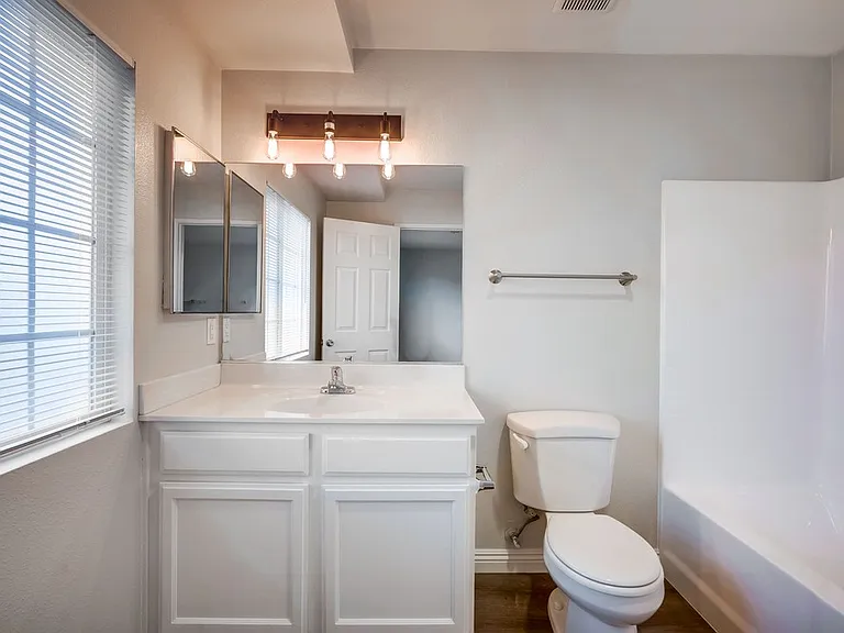 811 N Turner Ave #7 — Photo 15
