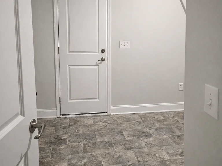 182 Hillmont Dr — Photo 24