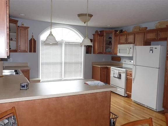 4th image of 52 Underwood Ln