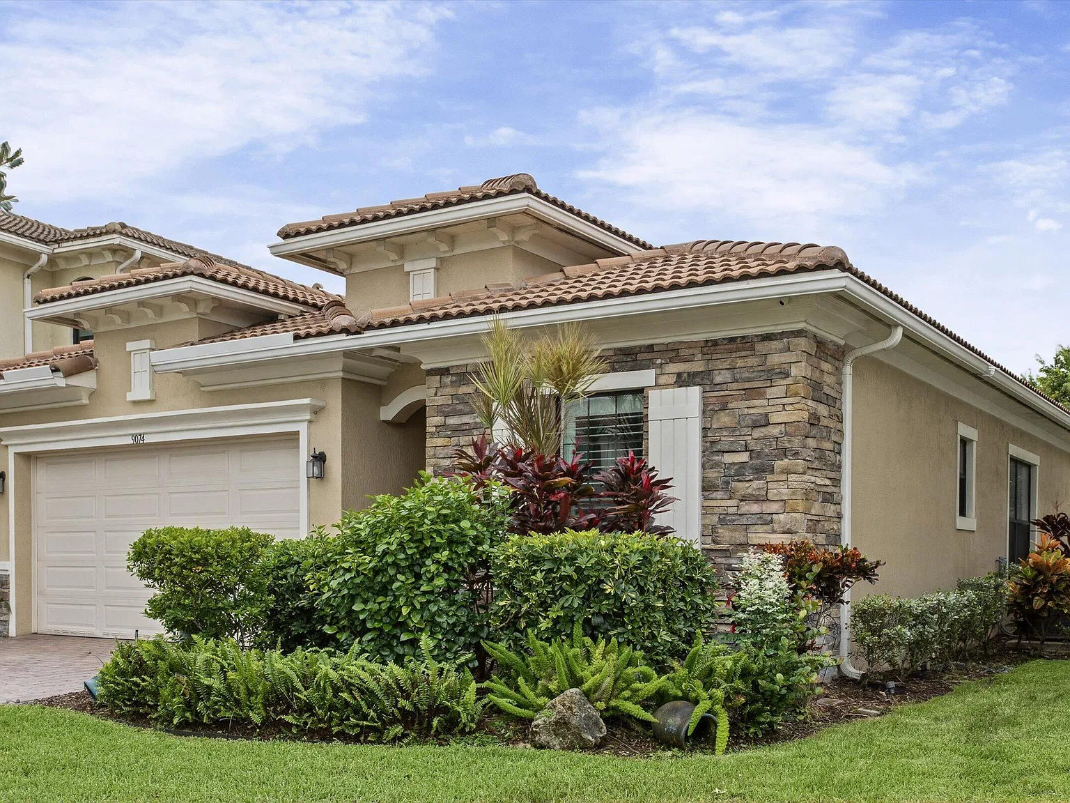 3 bed, 2.5 bath, 1768 sqft, $4,200 — Photo 3