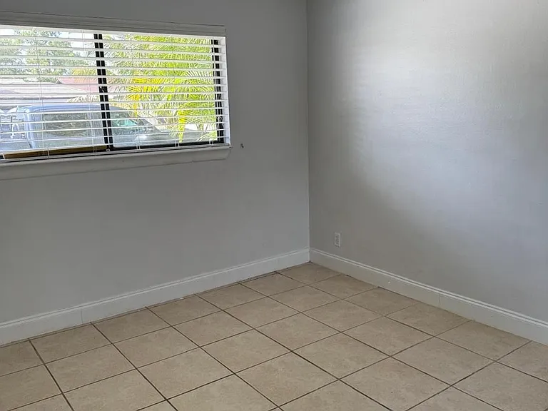 1216 Periwinkle Pl — Photo 8