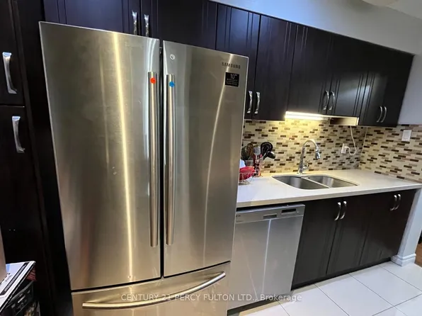 301 Prudential Dr #1712, Toronto, ON M1P 4V3