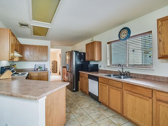 4th image of 905 E Olympic Dr