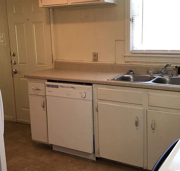 806 Carlisle Ave — Photo 3
