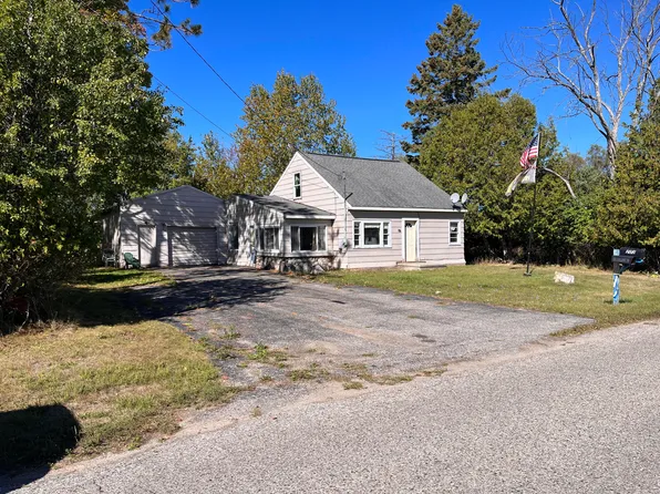 203 Sutherland St, Cheboygan, MI 49721
