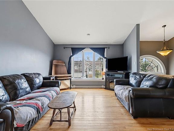 4th image of 357 Maplehurst Dr