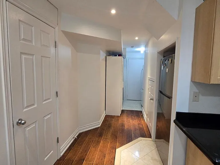67 Woodbury Cres S — Photo 7
