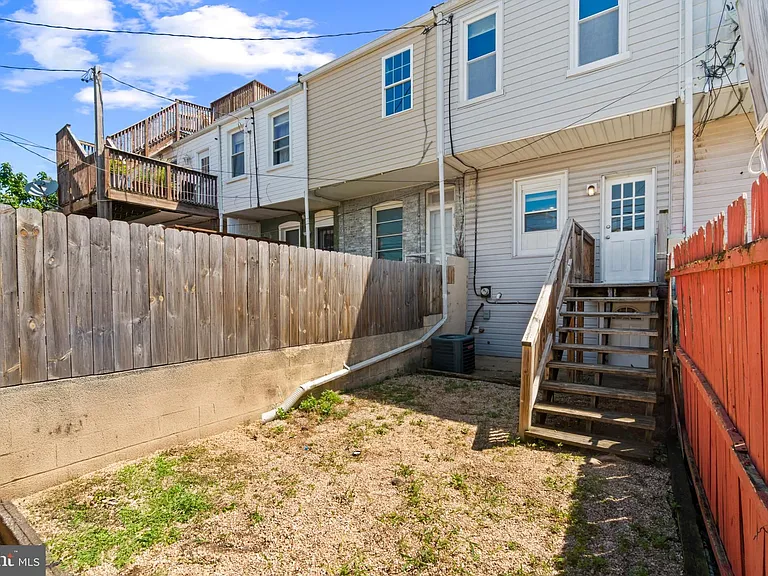 324 Oldham St — Photo 43
