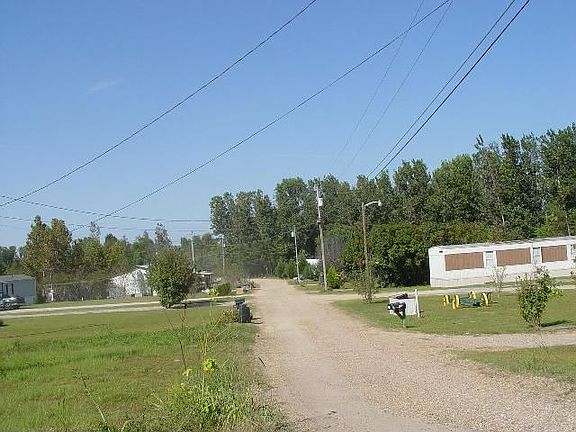 3rd image of 215 Hackberry Dr