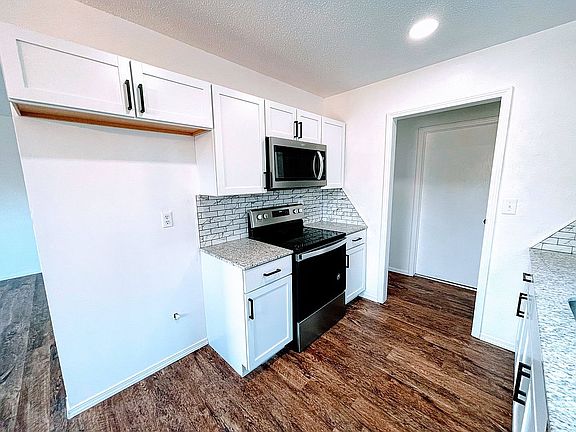 4th image of 113 S La Mesa Dr