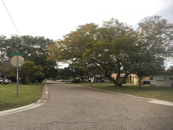 5th image of 1933 Hampton Dr N