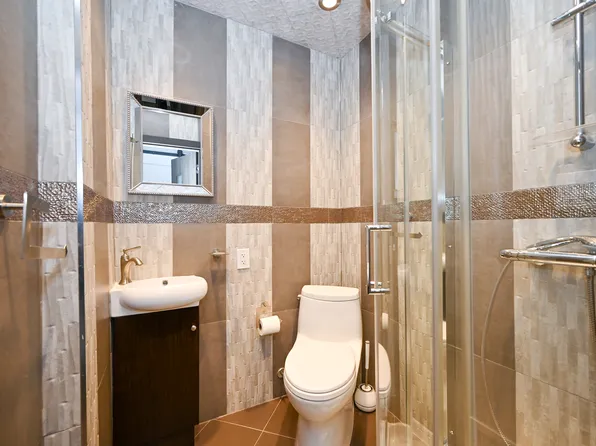 320 Whitman Drive image 8 of 27