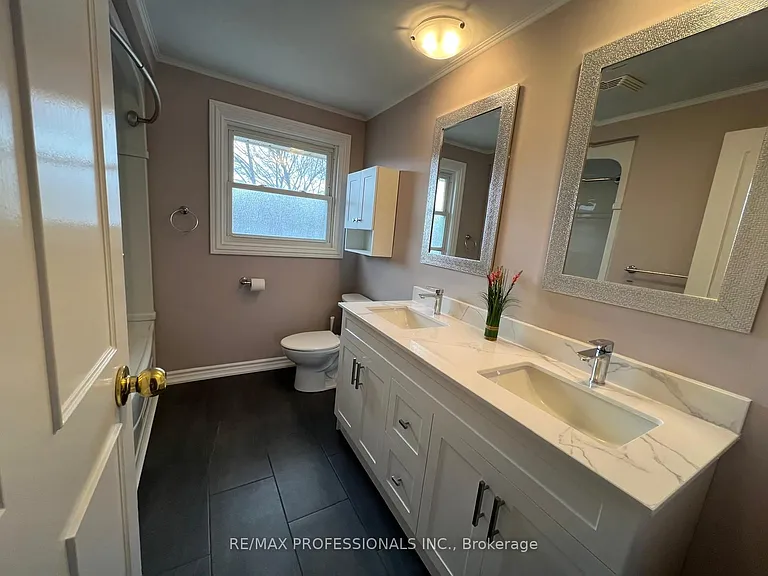 77 Roseneath Cres #UPPER — Photo 11