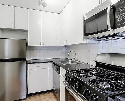 2nd image of 49 Ludlow St APT 4C