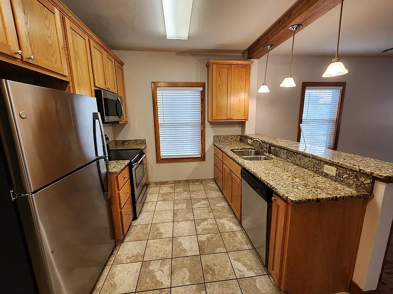 257 E Garza St — Photo 8