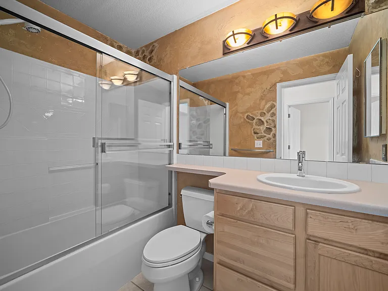 Full bath. Tub/shower