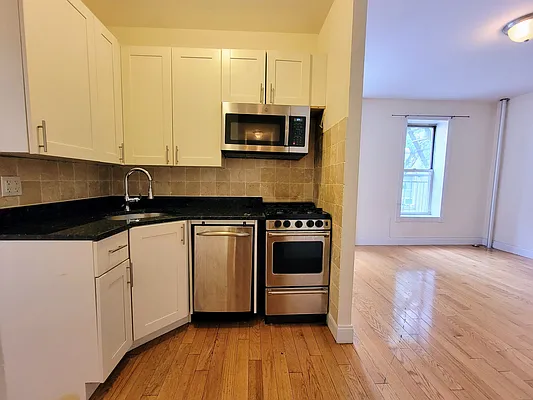 Rented by Gold & Appel Realty Corp | media 8