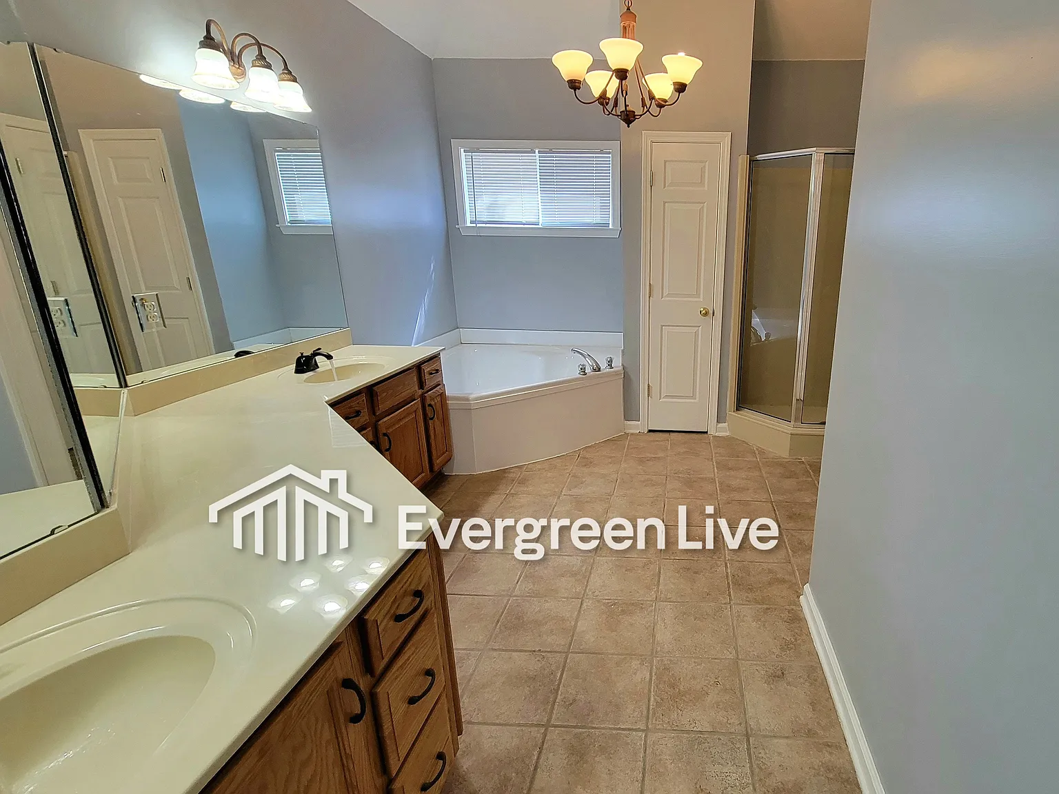 4 bed, 2.5 bath, 2399 sqft, $2,145 — Photo 4