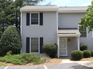 6 Appletree Ln, Greensboro, NC 27455