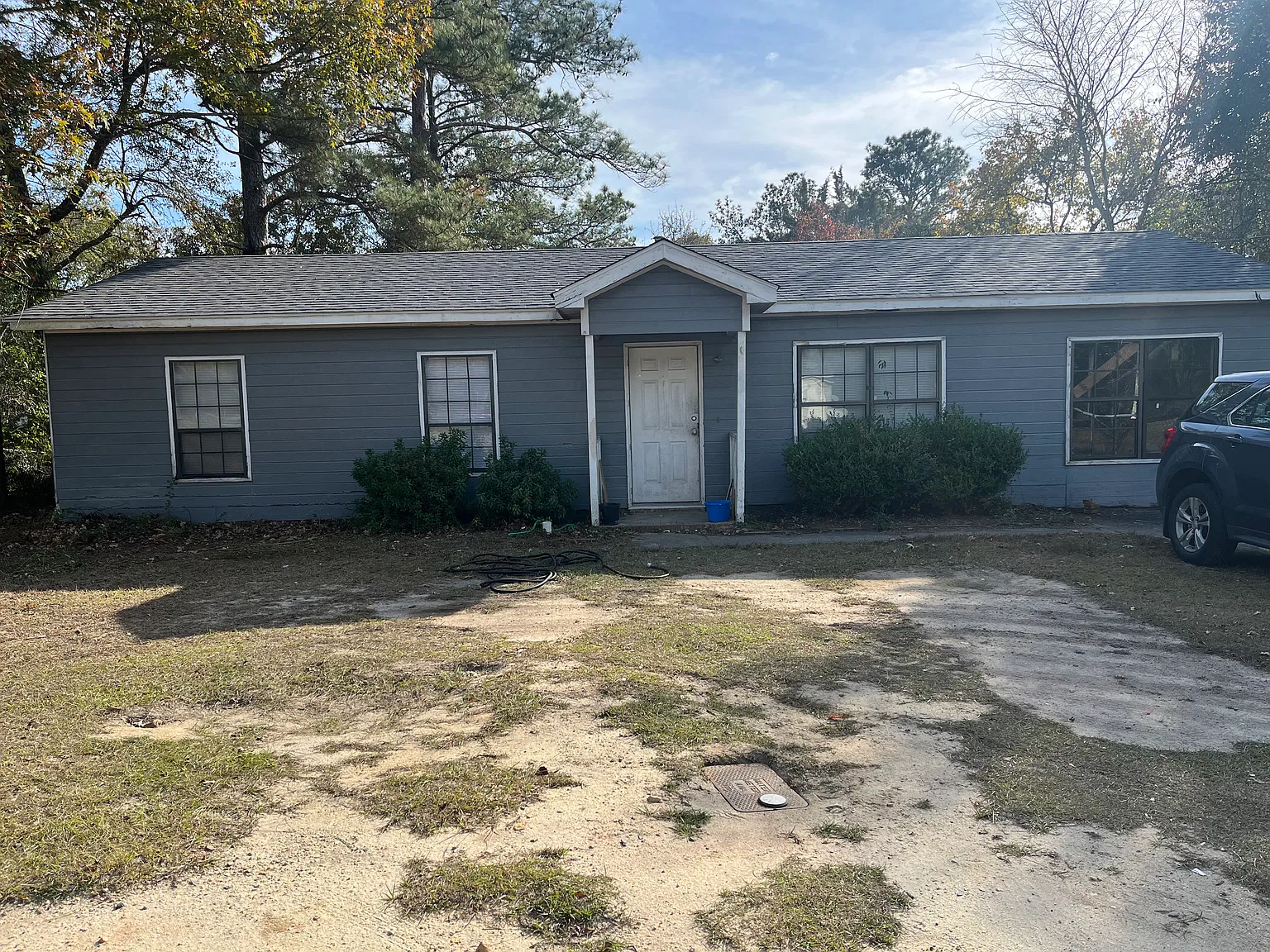 3 bed, 1.5 bath, 1300 sqft, $895 — Photo 1