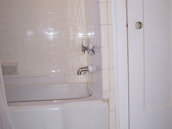 5th image of 5211 N Wayne Ave APT 1F