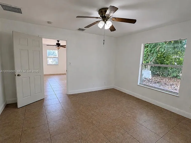 5202 NE 14th Ter — Photo 12