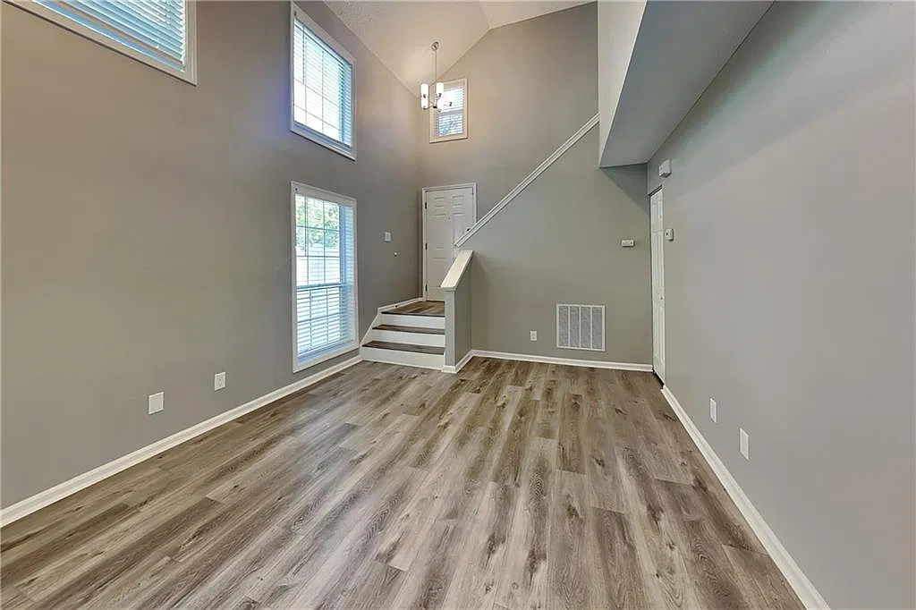 3 bed, 2.5 bath, 1386 sqft, $2,575 — Photo 2
