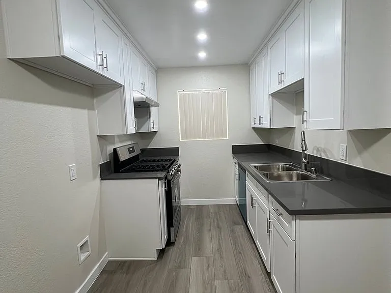 Columbus Apartments — Photo 9